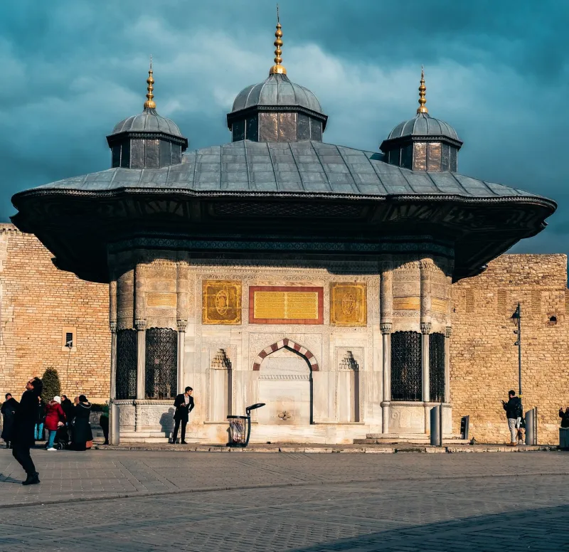 Sultans, Secrets, and Slow Burns: Why American Readers Can't Put Down Turkish Historical Romance